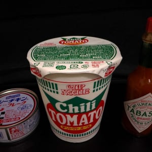 鳥羽周作シェフ「みんな大好きチリトマトがめちゃうまに」　シーチキンとタバスコをチリトマトヌードルに！？