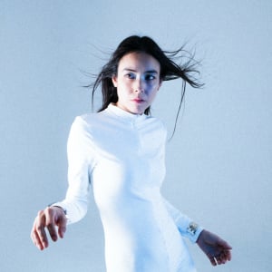 Maika Loubté、音楽の“型”を解体する── 仏語ラップで挑む新境地「Super Producer」