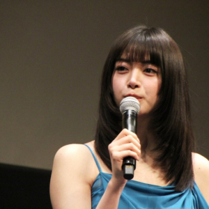 クールビューティーなのに愛される 『リライト』舞台挨拶に学ぶ池田エライザ流“好感度”講座