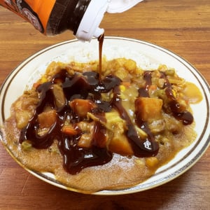 カレーライスにソースをかけるという許されざる行為