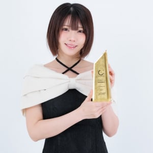 えなこ、2025年トップカバーアワード総合1位で史上初の殿堂入り