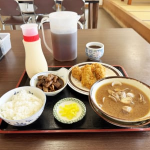 【静岡の極上グルメ】トラック運転手が心の奥底から愛する絶品カキフライ定食とアサリ汁 / 港屋食堂