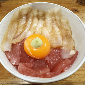 【八戸・朝市グルメ】最高オブ最高すぎる海鮮丼が食べられる青森県の「みなと食堂」で身も心も癒やされた話