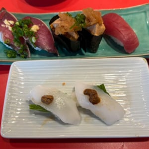 【大阪グルメ】“魚屋の呑めるすし屋“　新鮮なネタの寿司が1皿2貫200円からの「ニューすしセンター」
