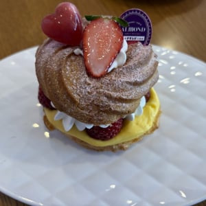 アマンド六本木店に“腸活メニュー”が期間限定で登場　「苺とヨーグルトのリングシュー」を食べてみた