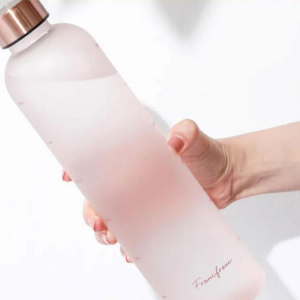 忘れがちな水分補給…フランフランの「一目でわかる」ボトルが解消してくれそう