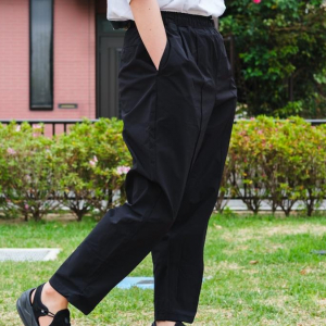 長距離移動が快適に。ファミマの「ジョガーパンツ」を愛用している理由はね…