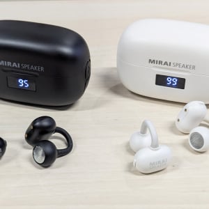 耳をふさがず聞こえづらさを解消するイヤーカフ型集音器「ミライスピーカー・イヤー」のクラファン公開中　実機を試してみた