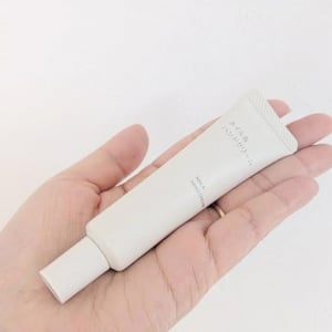 無印良品の「ローソン限定ハンドクリーム」が持ち歩きのベストサイズだった！ 爪まで一緒にケアできるよ