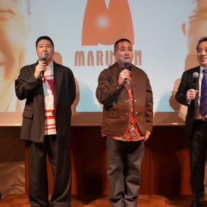 新入社員52名の門出を祝福！マルハン東日本入社式にチョコプラがサプライズ出演