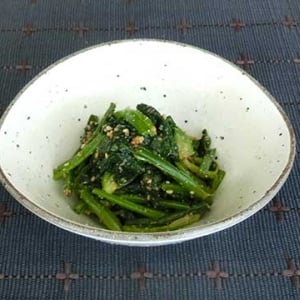 ほうれん草は茹でて冷水に！胡麻和えレシピ＆土を落とす洗い方も