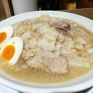 悪いことは言わないからラーメン二郎インスパイア系ラーメン屋「豚の子」ではヤサイ抜き味玉子トッピングを食べな