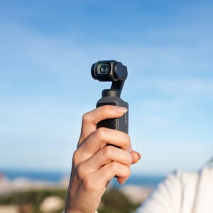 DJIがポケットジンバルカメラ新モデル「Osmo Pocket 4」を発表　4月22日に発売へ