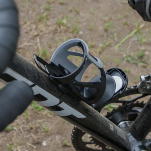 まさかここにAirTagがあるなんてね。「自転車の盗難対策ができるドリンクホルダー」が不安を軽くしてくれた