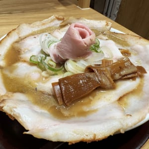 【旅行グルメ】JR東京駅で肉すぎるラーメンが食べられるよ / ひらこ屋