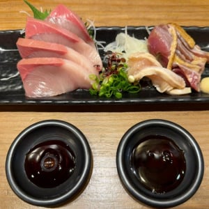 【鹿児島グルメ】 幻のブランドぶり“茶ぶり”の刺身も！　屋台村ライカエリアの「TAGIRUBA」で至高のせんべろ
