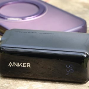 出先や旅行の充電ストレスが解消！ Ankerの「コンセント付き×ケーブル内蔵のモバイルバッテリー」持ち運び最強説