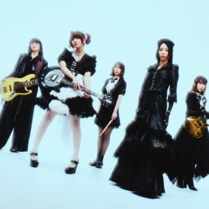 BAND-MAID、”メイドの日”に新SG発売を発表＆ジャケと新アー写真公開
