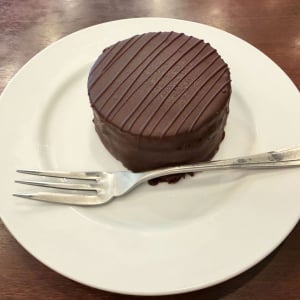 喫茶室ルノアールのザッハトルテが世界一かもしれないとSNSで話題に！？　ちょっと食べてみた