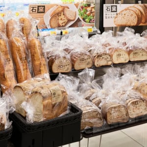 タカキベーカリーから「石窯パンの端っこ」が登場