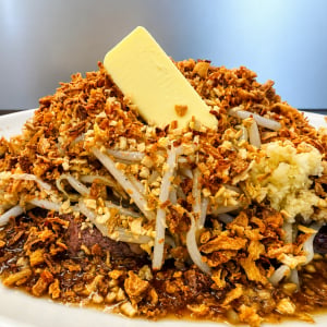 【東京グルメ】米が主役のラーメン二郎系ステーキ「コメトステーキ」のゲキウマ確定な食べ方がコレ