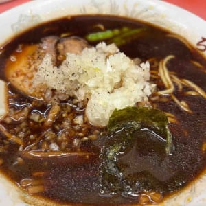 1978年創業、八王子で愛され続ける唯一無二の一杯！ 老舗町中華「ラーメン ちとせ」の八王子ブラック