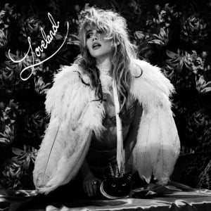 Suki Waterhouse、新曲発売&MVプレミア公開