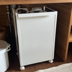 1年以上使っている山崎実業の名品「目隠しできるダストワゴン」。あえて、蓋付きゴミ箱をやめました