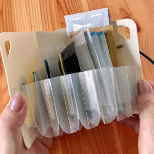 溜まりがちなスキンケアやコスメのサンプル。「じゃばら式ファイル」で整理したら、使い忘れが減った！