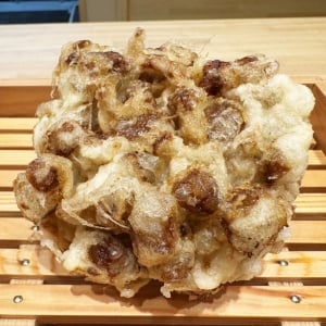 うどん屋さん「自家製麺へんくつ」で食べられる「なめこのかき揚げ」がウマイのだ