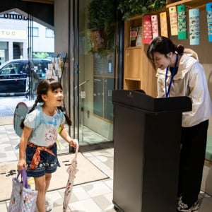 【子育て新常識】学童・習い事・塾・小児科まで1カ所に集約、送迎不要！ 親は仕事やピラティス「こどもでぱーと」で変わる日常　東京都中野区など