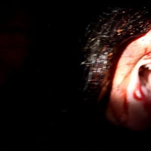 「どうかご無事で　私たちは暗闇の中で死ぬのです」　砂漠での怪現象描く極限ホラー『アウトウォーターズ』監督メッセージ［ホラー通信］