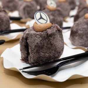 ここでしか食べられない「I’m donut？」キャラメルエスプレッソも登場！「Mercedes-Benz STUDIO TOKYO」グランドオープン