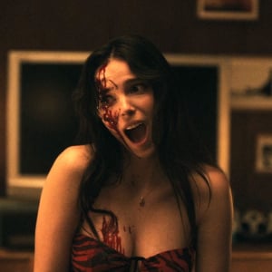 愛されすぎて、おぞましい。　狂気的ロマンティック・ホラー『オブセッション 災愛』阿鼻叫喚の予告編［ホラー通信］