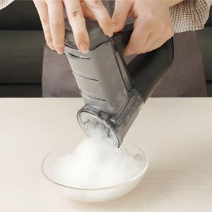 酷暑アウトドアはかき氷で涼む。「どこでも削れる」ハンディスライサーが4千円台だし