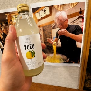 【NVIDIAグルメ】エネビディアのフアンCEOが居酒屋に贈った希少ドリンク「KIMINO DRINKS株式会社のYUZUスパークリングジュース」