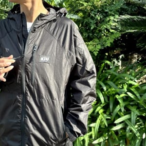 プロ愛用の「空調服」と「KiU」のコラボ服、びっくりするぐらい涼しく快適！思い切って買ってよかった