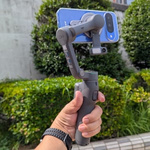 DJIのスマホジンバル「Osmo Mobile 8P」とPixel 10の互換性をチェックしてみた
