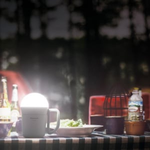 リビングに溶け込む防災グッズ。パナソニックのLEDランタンは日常使いOK