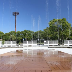 【神奈川県小田原市】上府中公園の親水広場に、安全に水遊びができる噴水施設「ファウンテンデッキ」設置