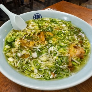 【栃木県グルメ】那須塩原市の黒磯駅前にあるラーメンの名店「丸信本家」で食べる極上の一杯