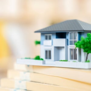 【フラット35】の最新利用調査では、中古住宅での利用割合が増加！新築と中古の年収倍率に大きな開きも