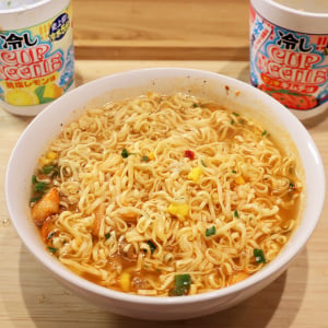 話題の冷しカップヌードル「鶏塩レモン」「ピリ辛キムチ」は混ぜるとさらにウマい