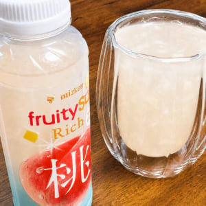 ファミリーマートで買った「フルーティス™Rich 桃」を飲んでみました