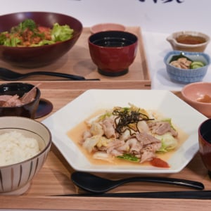 亜希監修の新定食に、なでしこのレジェンド・澤穂希が太鼓判！ 大戸屋「愛情めし」販売記念発表会