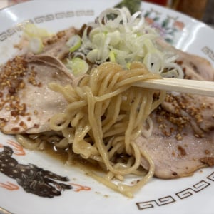 春木屋の「引き算の美学」が生んだ新境地。恵比寿店限定「皿中華そば」を食べてみた