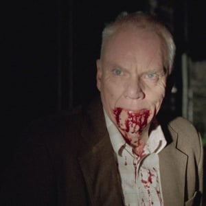 50人以上を殺害……マルコム・マクダウェルが実在の殺人鬼演じる『エヴィレンコ』10月公開　「指定特別手配」キャンペーン実施決定［ホラー通信］