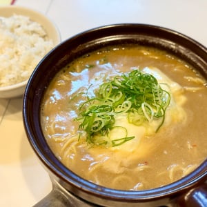 仙台に行ったら牛タン！ ずんだ！ →俺「土鍋チーズラーメンにライスだろ」