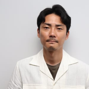 映画『見えない娘 THE INVISIBLES』毎熊克哉インタビュー「透明人間という設定だけれど、現実社会や家族にも置き換えて考えられる作品に」