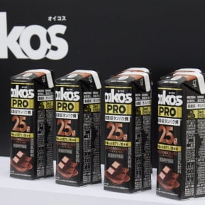 チョコのコクが美味しくて高吸収タンパク質25g！「オイコス PRO」シリーズ第2弾「リッチチョコ風味」が新発売